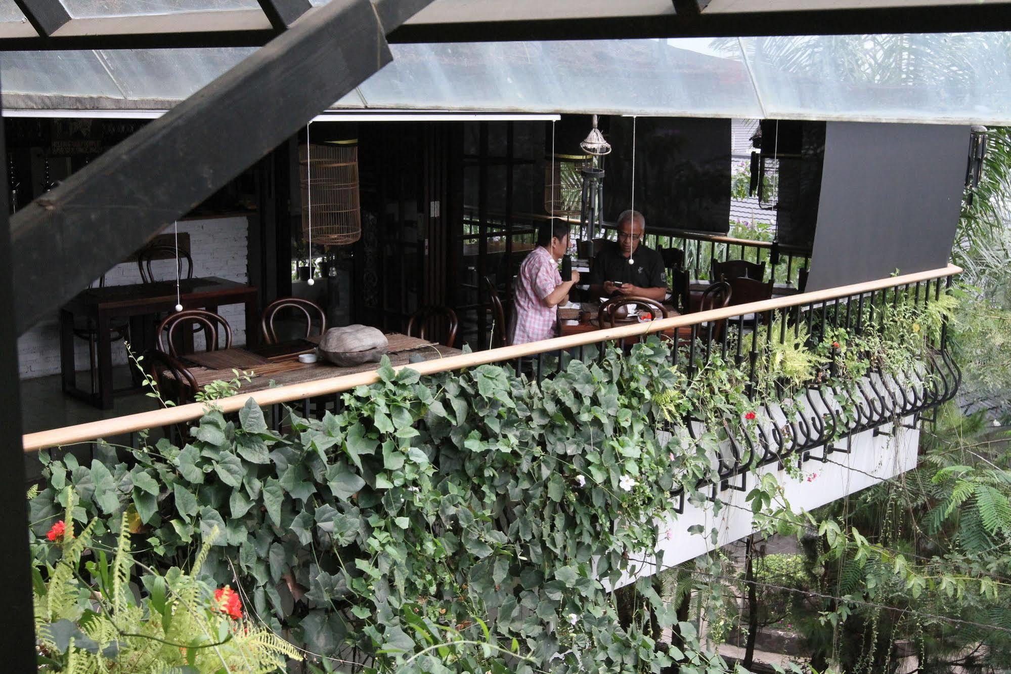 Capital O 852 The Silk At Dago Hotell Bandung Exteriör bild